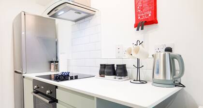 Old Silk - Queen - Single Beds - Studio - CovStays