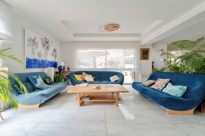 Fireplace - Villa Lumière with Balinese pool in a hamlet near the hills (Peypin)