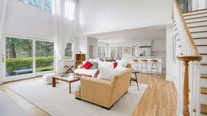 Smart TV, fireplace, stereo