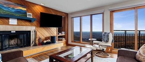 TV connectée, cheminée, lecteur de DVD