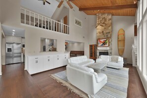 Smart TV, fireplace
