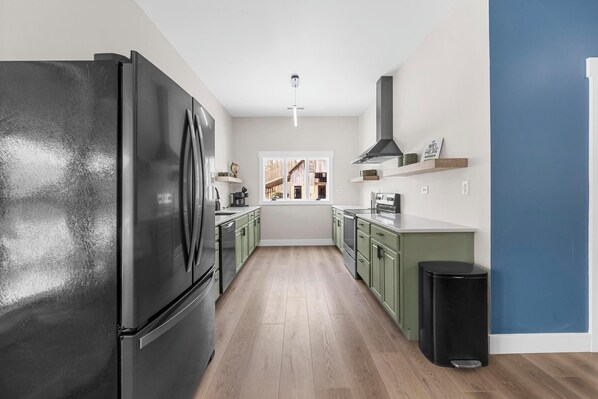 Refrigerador, microondas, horno, placa de cocina