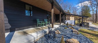 Secluded Cabin in the woods w/ Hot tub & Fire Pit near French Lick, IN