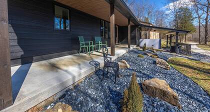 Secluded Cabin in the woods w/ Hot tub & Fire Pit near French Lick, IN