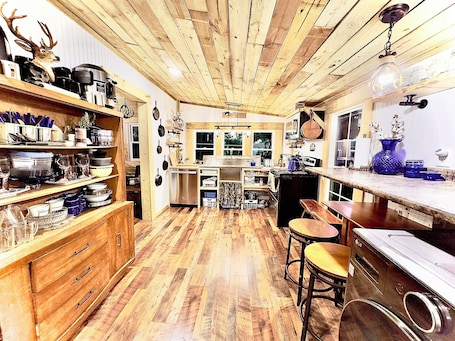 Fridge, microwave, oven, stovetop. 2 Small Country Cabins - King, Queen & Bunkbeds - walk to Sardis Lake - WiFi
