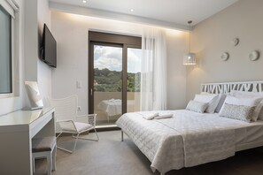 3 bedrooms, in-room safe, iron/ironing board, free WiFi