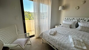 3 chambres, coffres-forts dans les chambres, fer et planche Ă repasser
