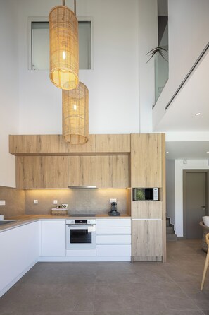 Réfrigérateur, micro-ondes, four, lave-vaisselle