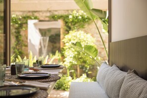 Restaurant - THE NIXON Suite and Apartments Hotel (Zografos)