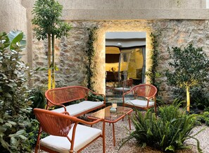 Garden - THE NIXON Suite and Apartments Hotel (Zografos)