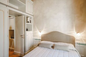 3 Schlafzimmer, Schreibtisch, Bügeleisen/Bügelbrett, kostenloses WLAN