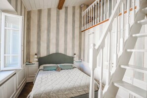 3 Schlafzimmer, Schreibtisch, Bügeleisen/Bügelbrett, WLAN