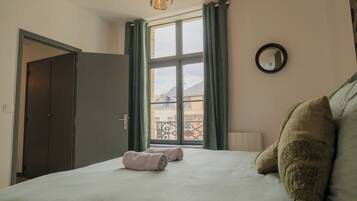 2 slaapkamers, een strijkplank/strijkijzer, gratis wifi, beddengoed