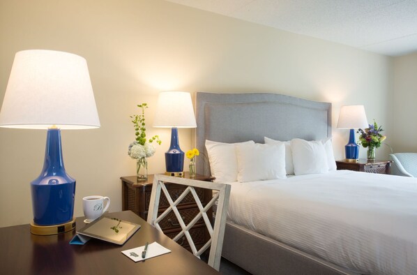 2 sovrum, värdeförvaringsskåp på rummet och skrivbord