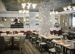 Dining - DC Studio King – Spacious & Luxe Retreat (Washington, DC)