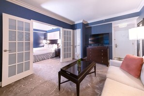 1 室のベッドルーム、セーフティボックス (室内)、デスク、WiFi (無料)