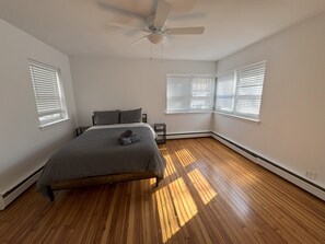 4 bedrooms, iron/ironing board, WiFi, bed sheets - Spacious NYC Getaway House (Yonkers)