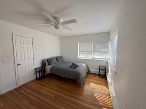 4 makuuhuonetta, silitysrauta/-lauta, Wi-Fi, vuodevaatteet