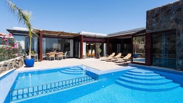 Chalet | Pool | Indoor pool, outdoor pool