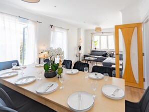 Dining - Hawkwell Retreat 5 Bedroom home | Hockley - Pass the Keys (Hawkwell)