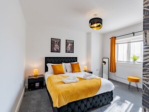 5 bedrooms, iron/ironing board, free WiFi, bed sheets