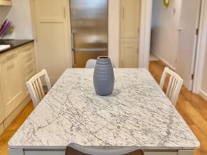 Dining - Charming Cosy Maisonette in South Bank  - Pass the Keys (London)