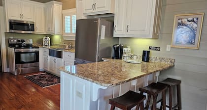Ayres Cottage by Louisiana Hospitality Group