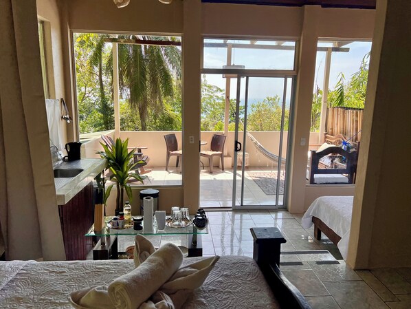 Deluxe Studio Suite, Balcony, Sea View | Free WiFi - Iwa Żaru Beautiful Sea View Hotel (Quepos)