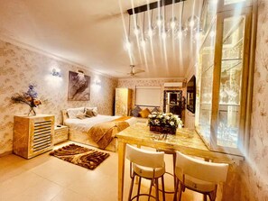 1 slaapkamer, een strijkplank/strijkijzer, gratis wifi, beddengoed