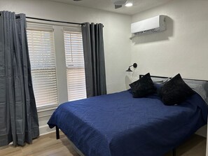 2 makuuhuonetta, silitysrauta/-lauta, ilmainen Wi-Fi, vuodevaatteet