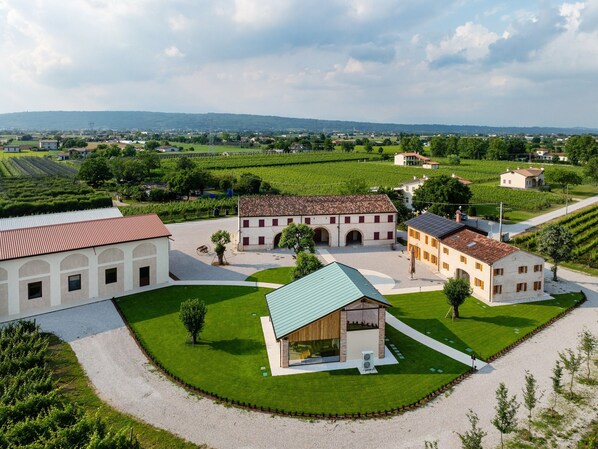 Exterior - BORGO PAOLIN - Rooms in the Vineyard. A journey between culture and relaxation in the countryside. (Veneto)