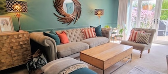 Beautiful Scottish country garden cottage near Edinburgh with countryside views
