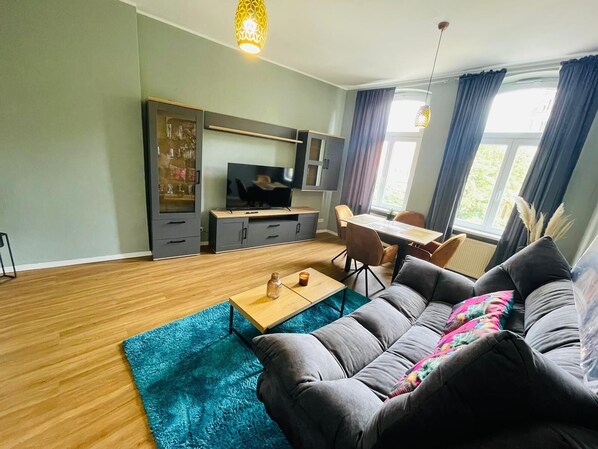 Business appartement, uitzicht op de stad | Woonruimte | Flatscreentelevisie