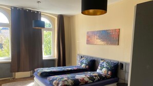 Comfort appartement, uitzicht op de stad | Woonruimte | Flatscreentelevisie