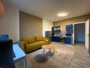 Condo Confort, vue sur la ville | Aire de séjour | Téléviseur à écran plat