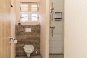 Serviettes fournies, papier toilette