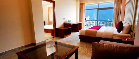 Luxury Room | Desk, laptop workspace, iron/ironing board, free WiFi