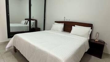 2 bedrooms, iron/ironing board, internet, bed sheets
