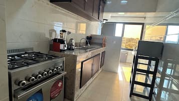 Microondas, horno y parrilla de estufa