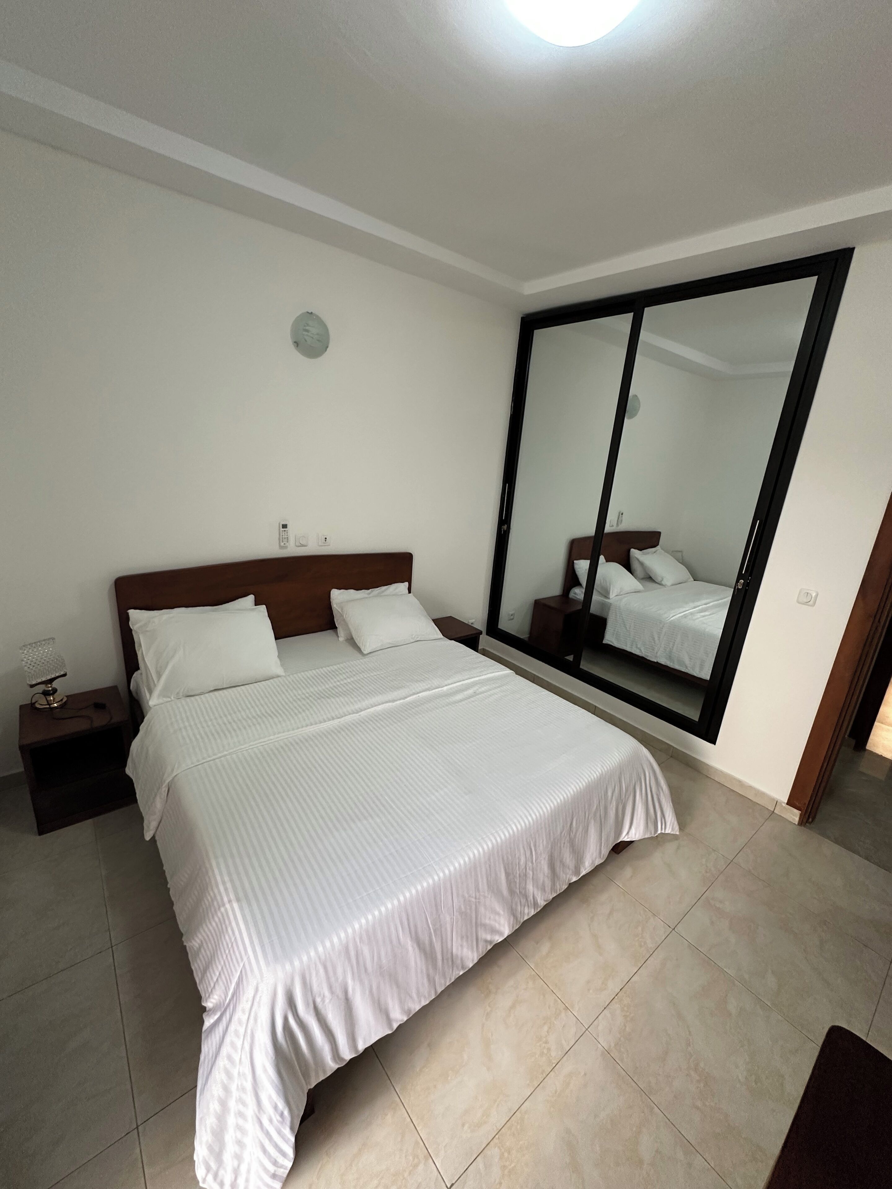 2 habitaciones, tabla de planchar con plancha, internet y ropa de cama 