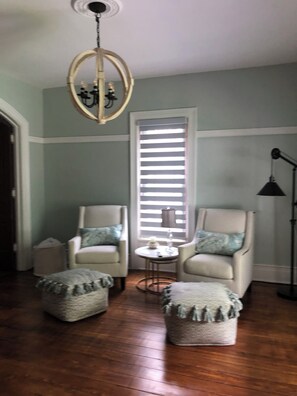 Interior - Spacious perfect house to come and ExploreHistorical Tecumseh (Tecumseh)