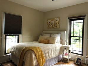 Room - Spacious perfect house to come and ExploreHistorical Tecumseh (Tecumseh)