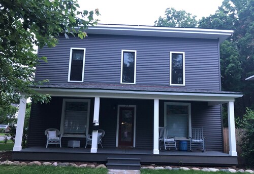 Spacious perfect house to come and ExploreHistorical Tecumseh
