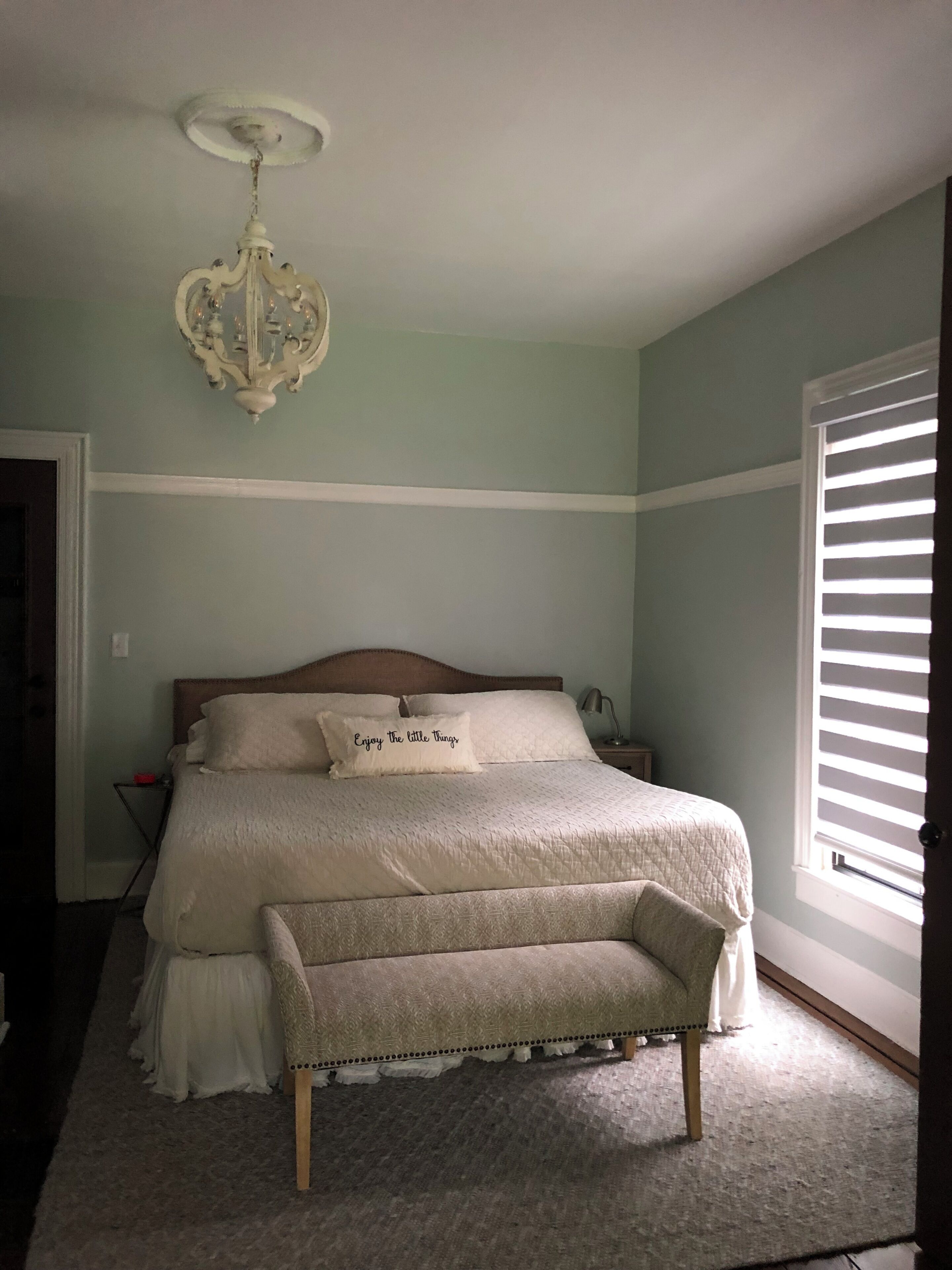 5 bedrooms, iron/ironing board, WiFi, bed sheets