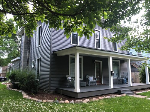 Spacious perfect house to come and ExploreHistorical Tecumseh