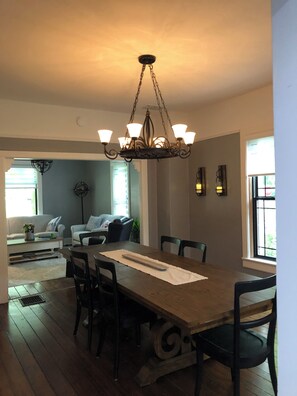 Dining - Spacious perfect house to come and ExploreHistorical Tecumseh (Tecumseh)