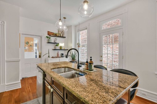 Downtown Lancaster Luxury 4BR - Garage & Parking