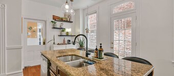 Downtown Lancaster Luxury 4BR - Garage & Parking