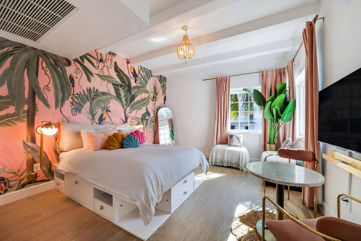 Habitación estándar | Ropa de cama de alta calidad, colchones viscoelásticos, minibar