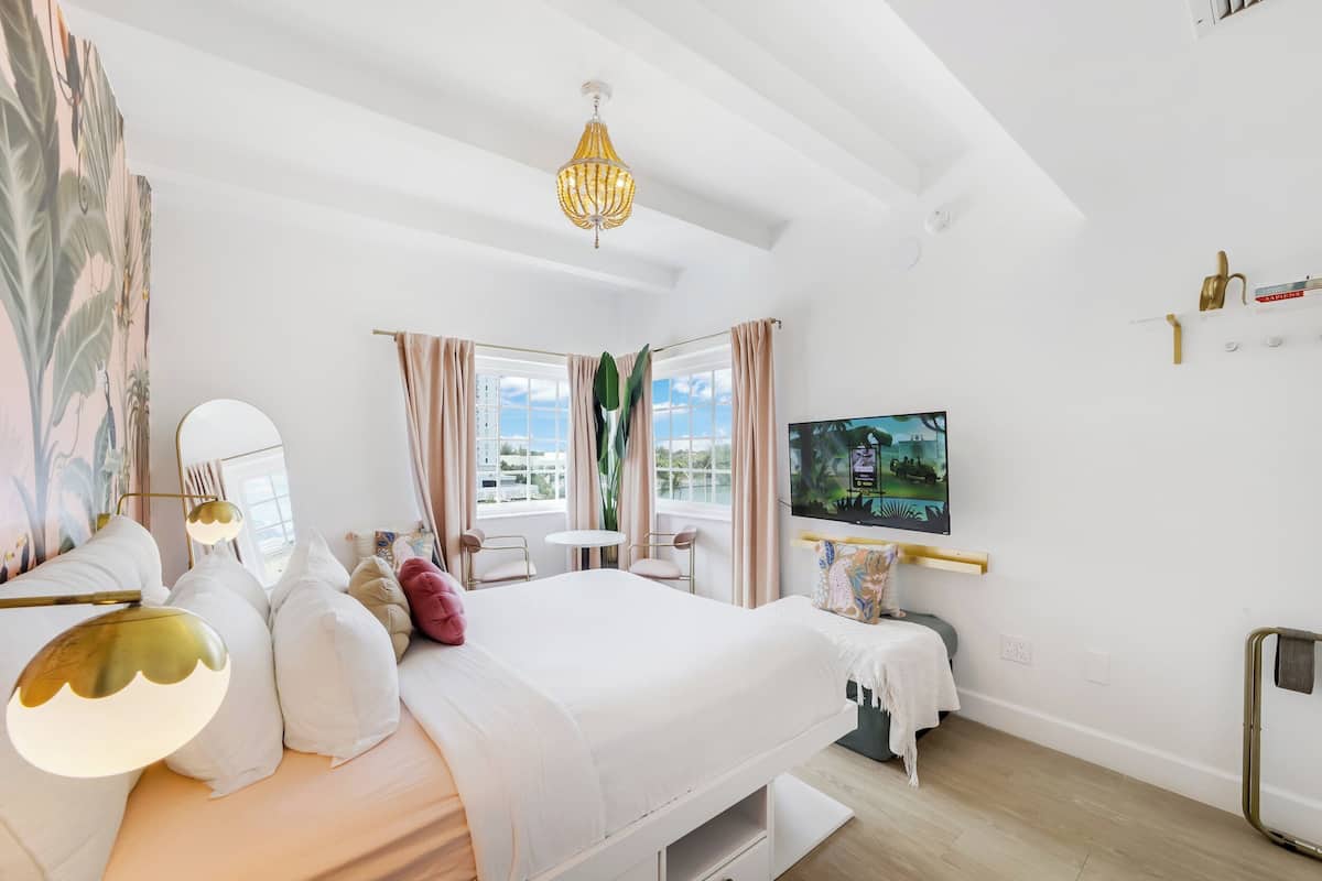 Habitación estándar, vistas al río | Ropa de cama de alta calidad, colchones viscoelásticos, minibar
